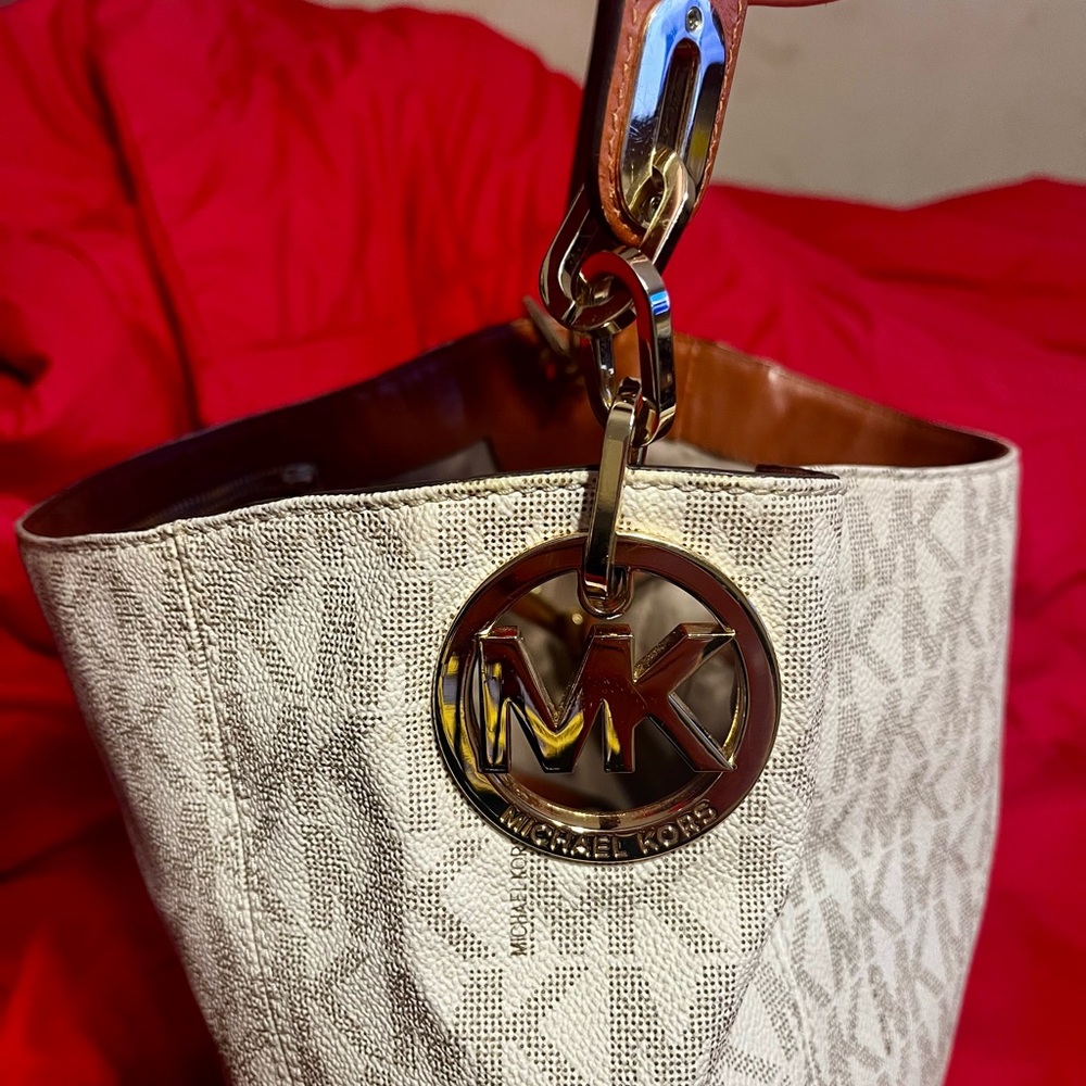 Michael Kors leather bag - Picture 3 of 6